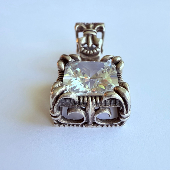 Silpada Solitaire White Cubic Zirconia CZ Fleur De Lis Rocker Pendant Necklace - Picture 3 of 7